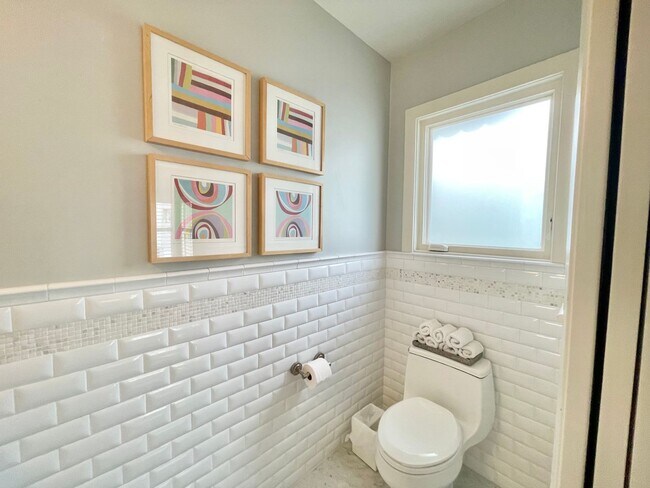 Building Photo - 3BR/2.5BA INCOMPARABLE Views!!! Prime Corona Heights Residence! 2 car parking and laundry! PROGRE...