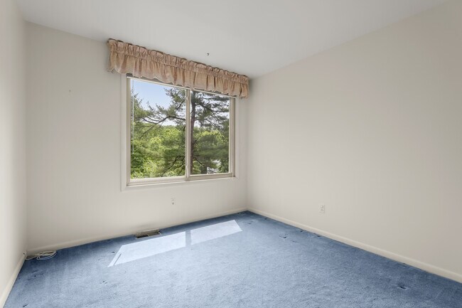Building Photo - 48 Eastford Ct