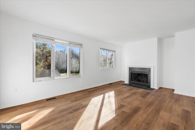 Building Photo - 6911 Cipriano Woods Ct