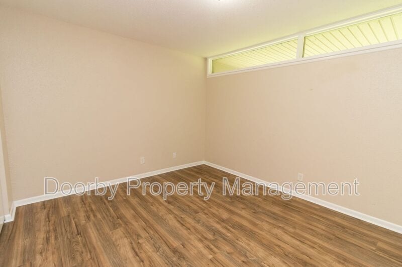 Building Photo - 3101 Ellis Ave