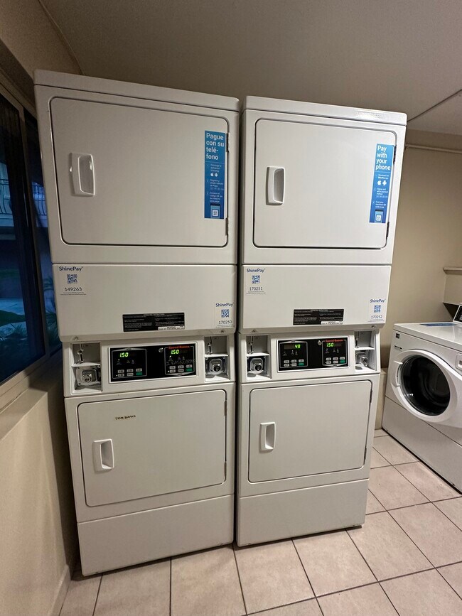 Building Photo - 7555 Linda Vista Rd