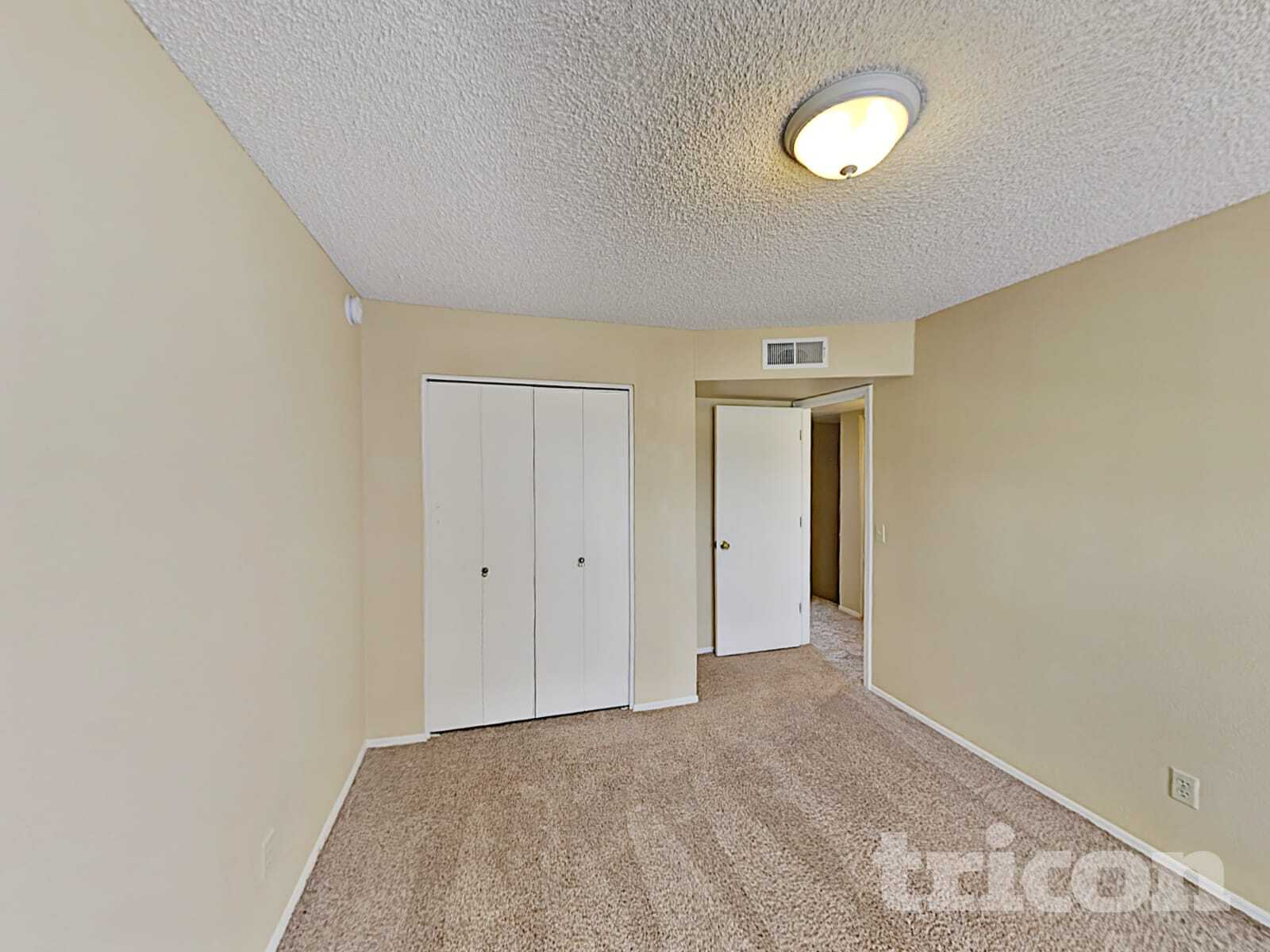 Building Photo - 601 E Palomino Dr