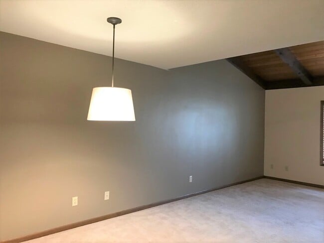 Building Photo - 408 Holly Ln