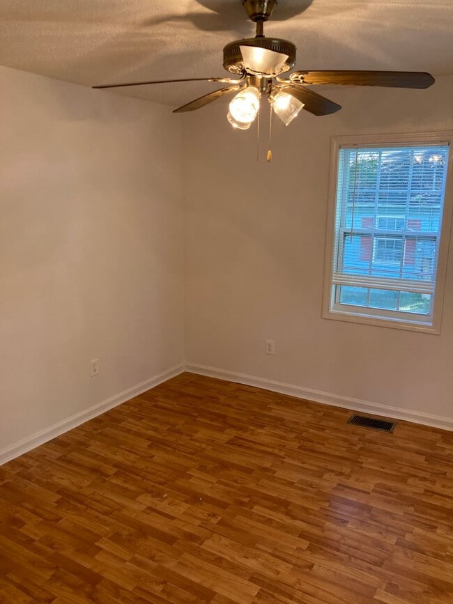 Building Photo - 224 Couper St NE