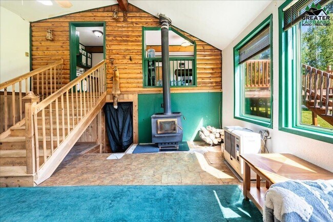Building Photo - Century 21 Gold Rush - 2 bed, 1 bath (Fair...