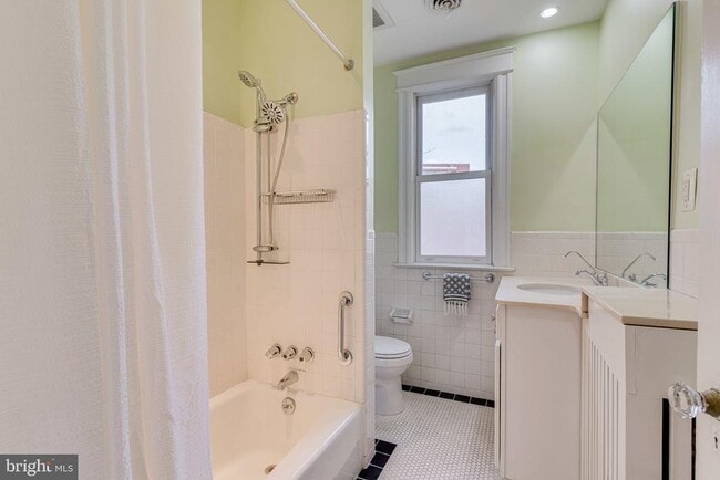 Building Photo - 2821 27th St NW