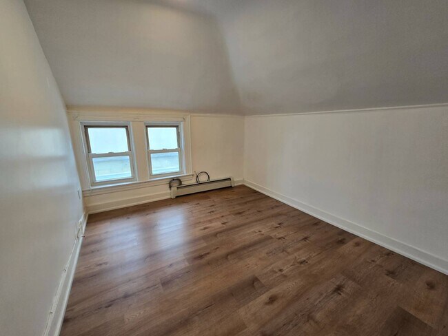 Building Photo - 1620 E 14th St