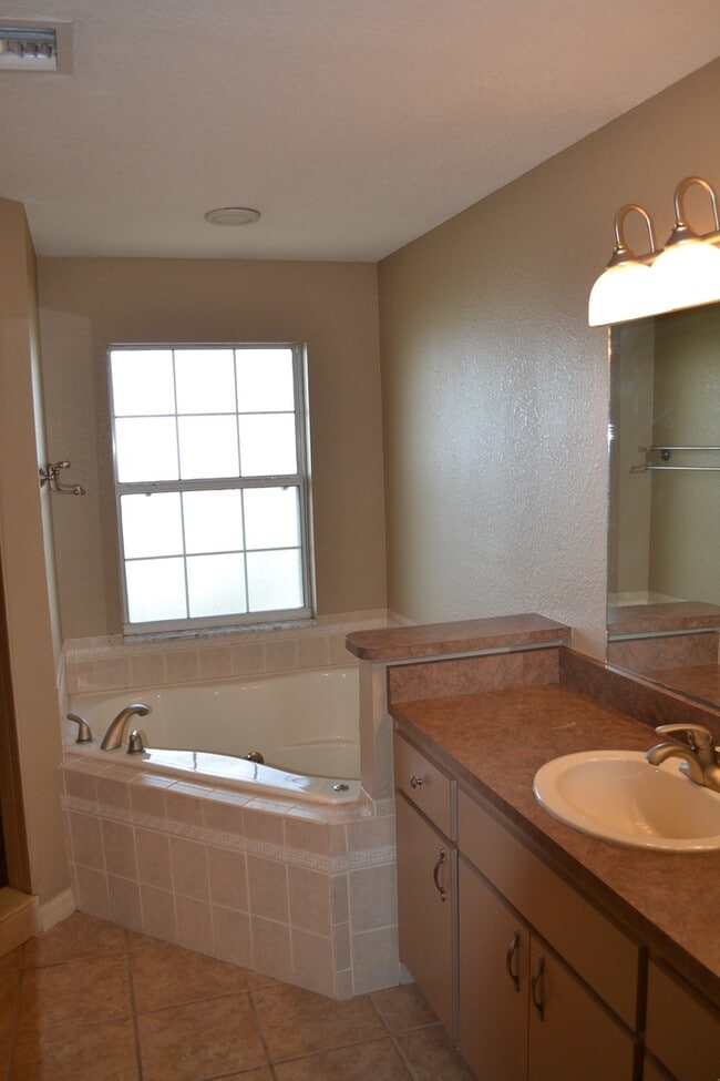 Building Photo - Lake Weir - Bird Island Rental - 5/3/2 Water Front Living at it's Best! **Available Soon**