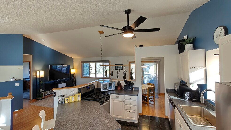 Building Photo - 1943 Parkway Ave