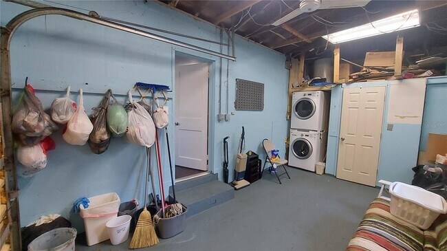 Building Photo - 110 N Crest Ave