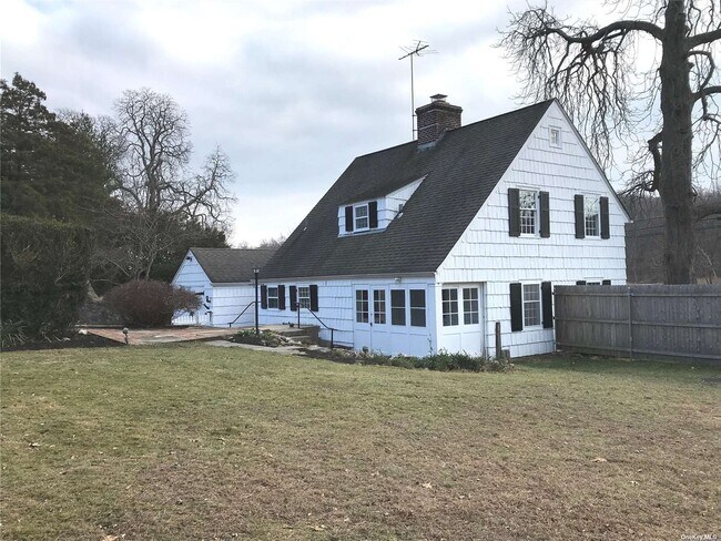 Building Photo - 23 Lloyd Harbor Rd