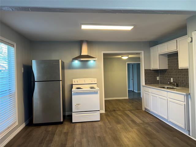 Building Photo - 3453 Wayside Ave