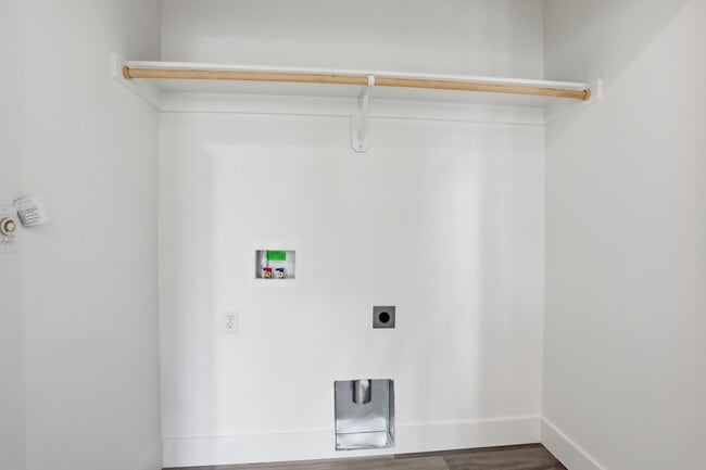 Building Photo - 609 Creative Way