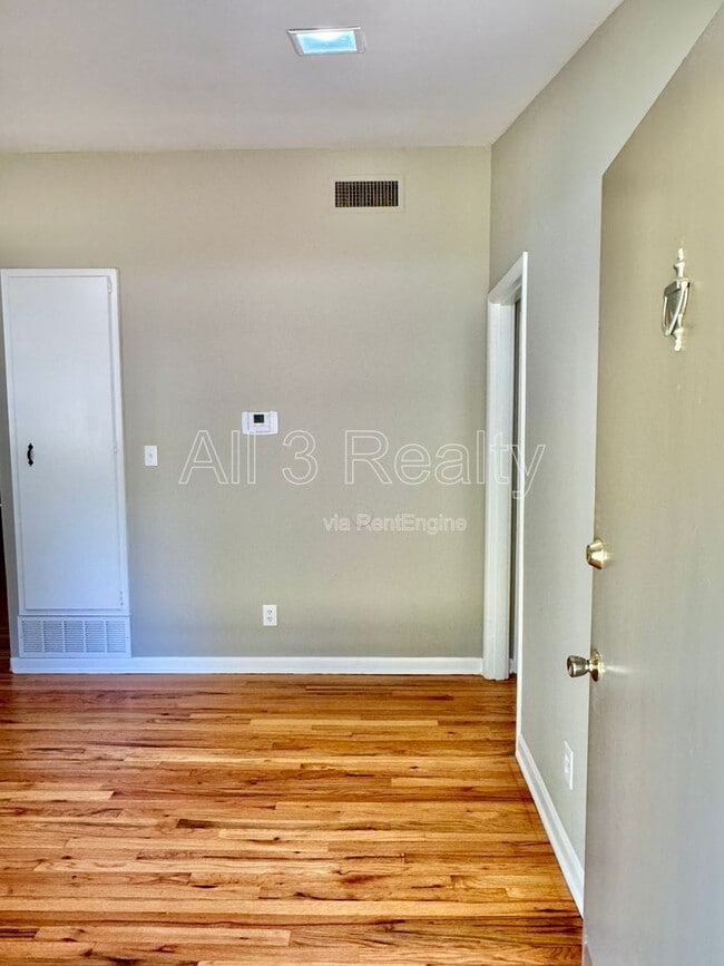 Building Photo - 3600 Nottingham Rd