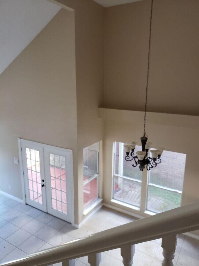 Building Photo - 6649 Queensclub Dr