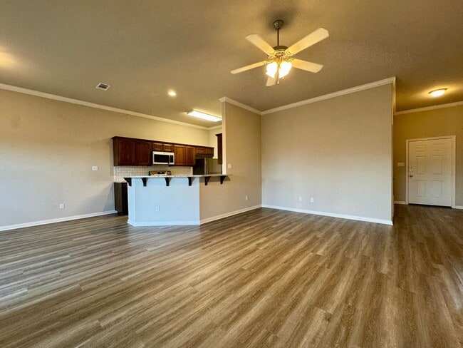 Building Photo - Duplex on Hilltop Drive | Midway ISD *Leasing Special Available*