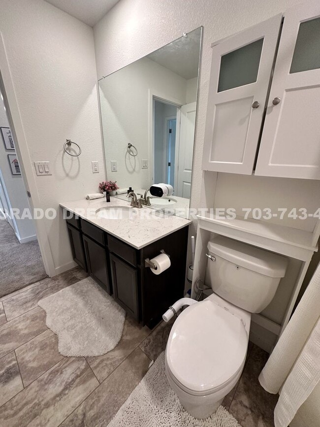 Building Photo - Luxurious fully-furnished home in Dove Vil...