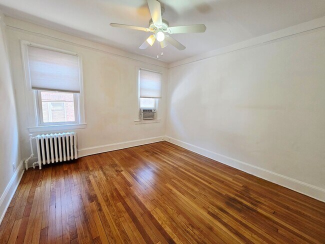 Building Photo - Charming Brick Home In Cliffside Park - No...