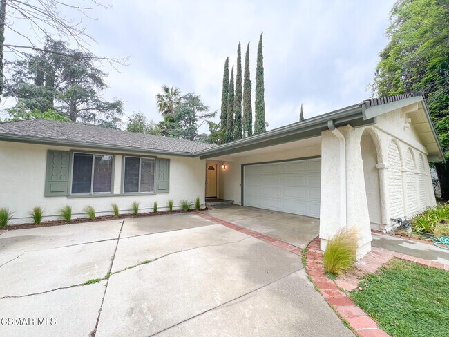 Building Photo - 185 N Sabra Ave