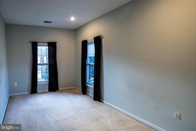 Building Photo - 9571 Linnett Hill Dr