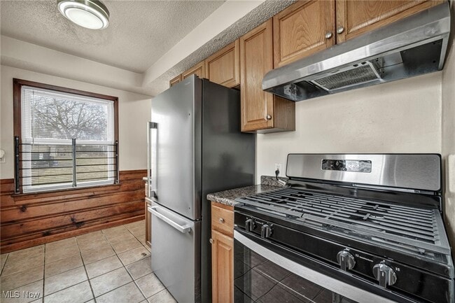 Building Photo - 10213 Dove Ave