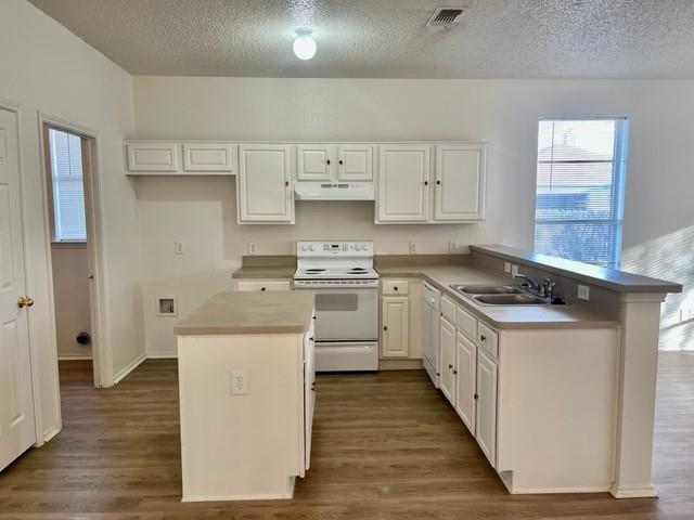 Building Photo - 7216 Park Creek Cir W