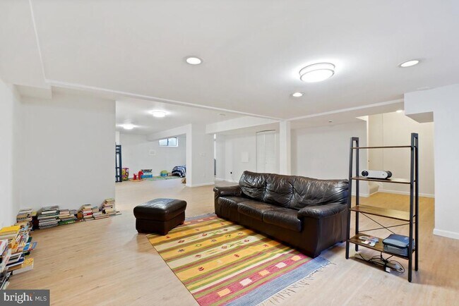 Building Photo - 5351 Strathmore Ave