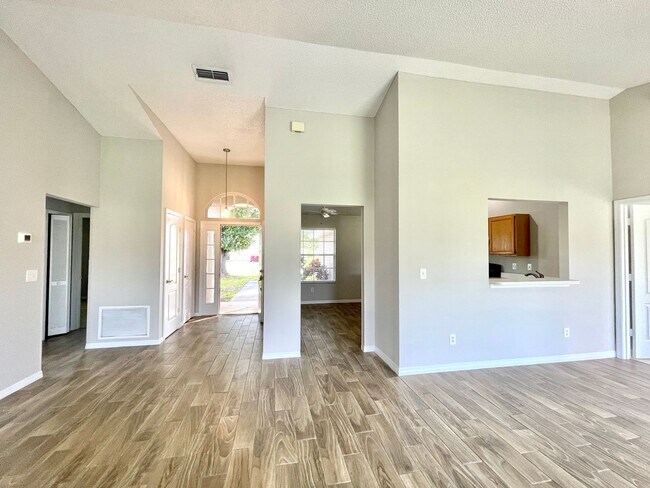 Building Photo - Cute 4/2 WEDGEFIELD HOME IN GOLF COURSE COMMUNITY