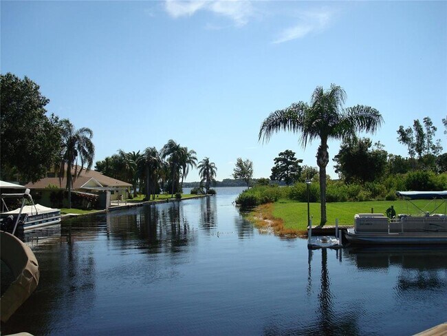 Building Photo - 2571 Cyprus Dr