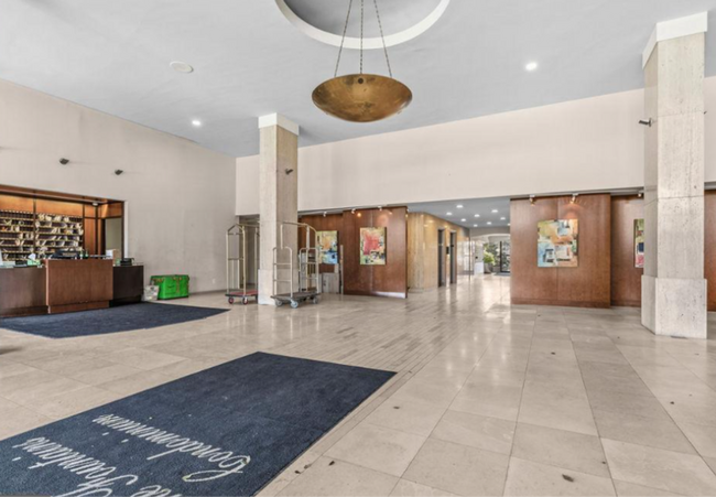 Building Photo - Modern 2BR/2.5BA Two-Level Condo in The Fountains