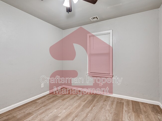 Building Photo - 1105 Bellevidere Dr