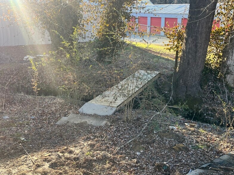 Building Photo - 2045 Dave Buck Rd