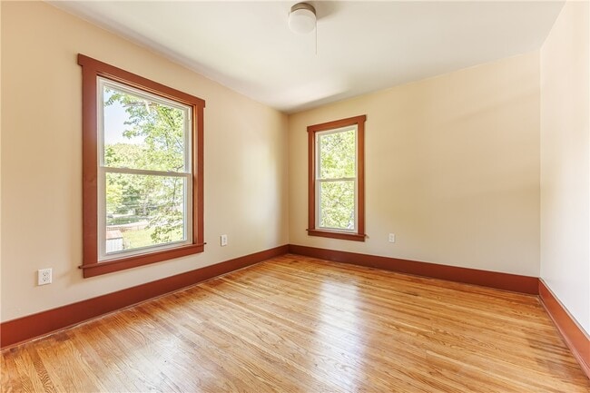 Building Photo - 266 Lyndhurst St