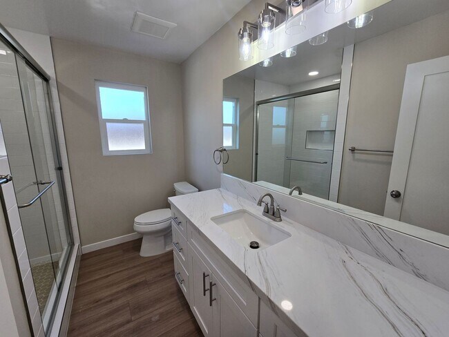Building Photo - Newly Renovated House!! (Lease out, pendin...