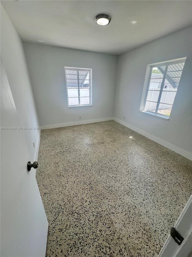 Building Photo - 1710 Arthur St