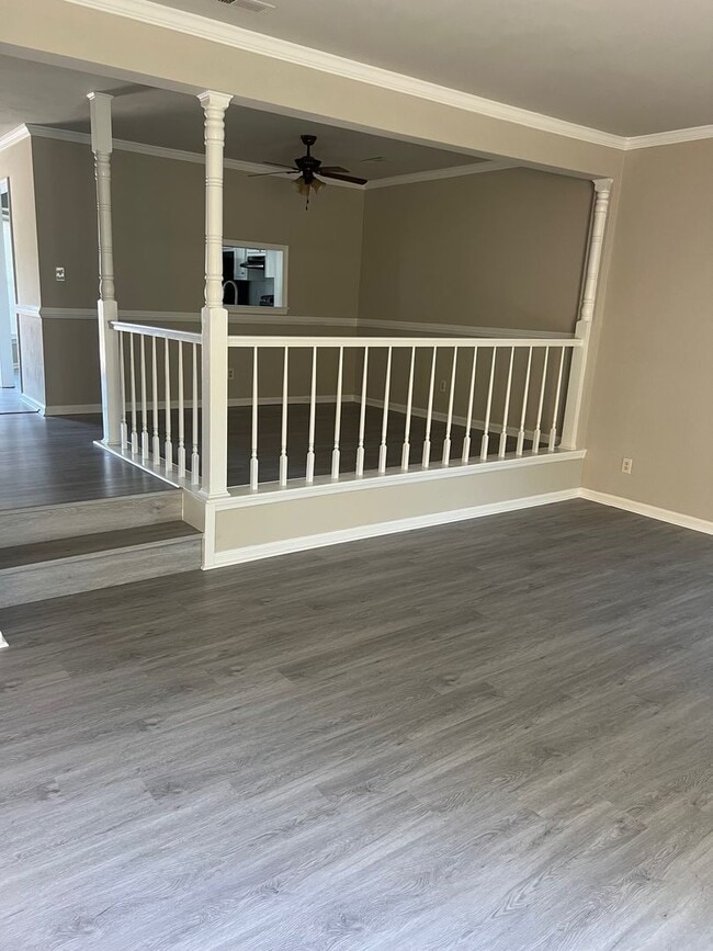 Building Photo - Totally Rehab Townhome