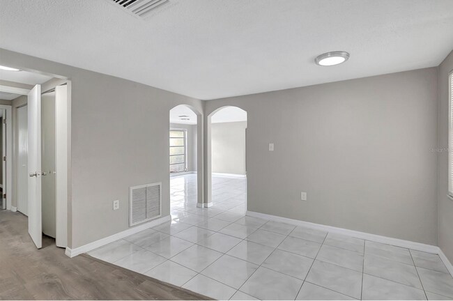 Building Photo - 7210 Parrot Dr
