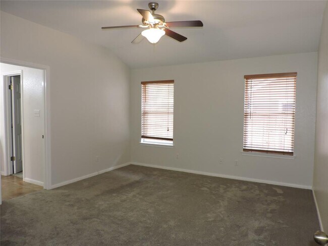 Building Photo - 1404 Peachtree Valley Dr