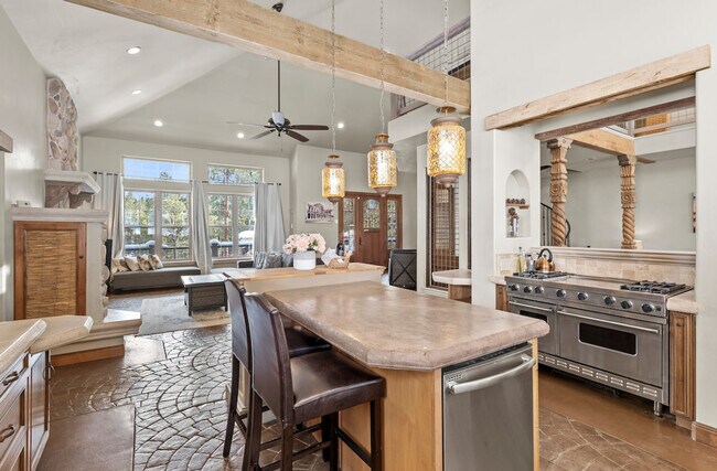 Building Photo - 4955 Hidden Hollow Rd