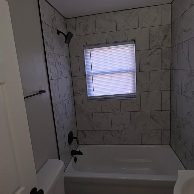 Building Photo - 705 S J St