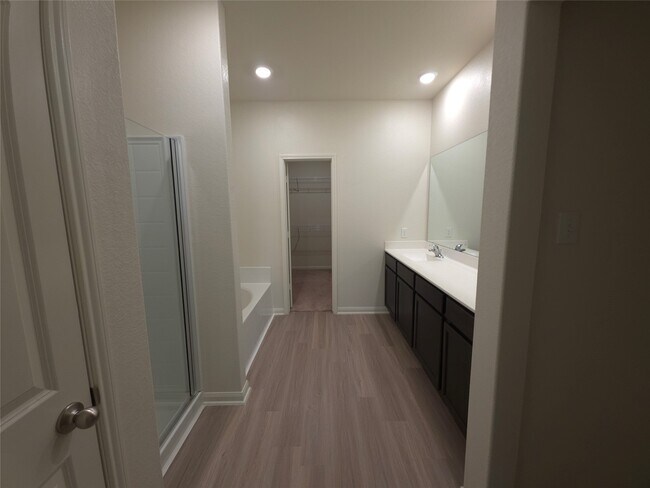 Building Photo - 305 Lone Mountain Dr