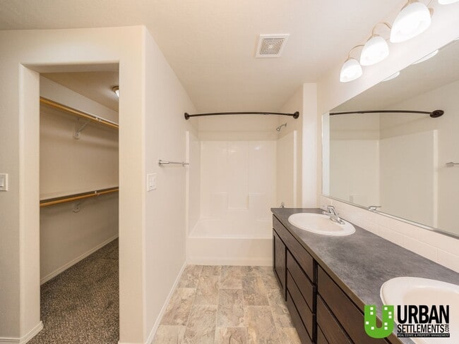 Building Photo - Beautiful Newer 3 Bedroom, 2 Bath Rancher ...