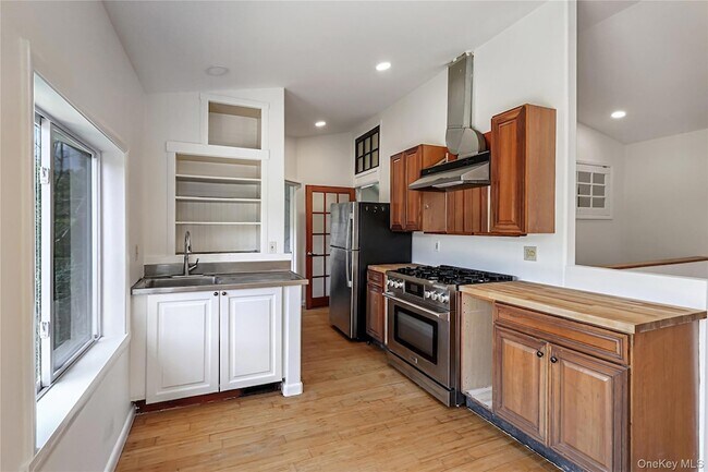 Building Photo - 222 Bog Hollow Rd