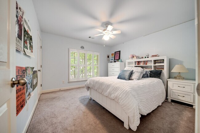 Building Photo - 9813 Albemarle Ln
