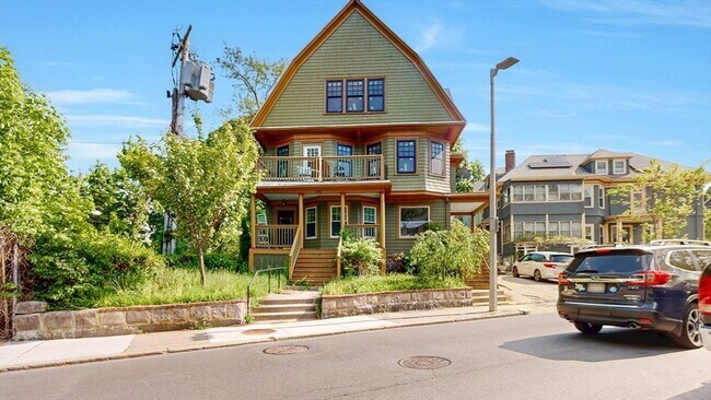 Building Photo - 294 Park St
