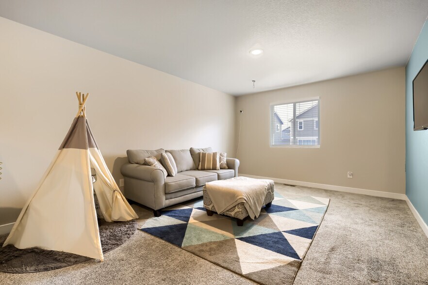 Building Photo - 10717 Luneth Dr