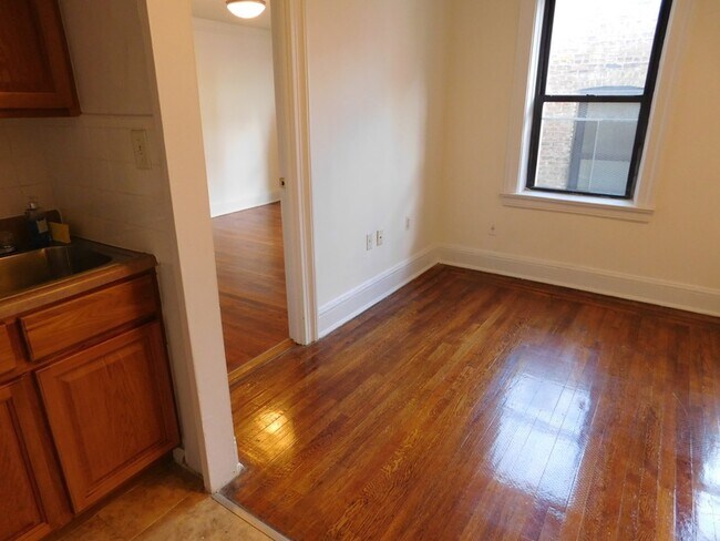 Building Photo - 32-15-32-35 35th St