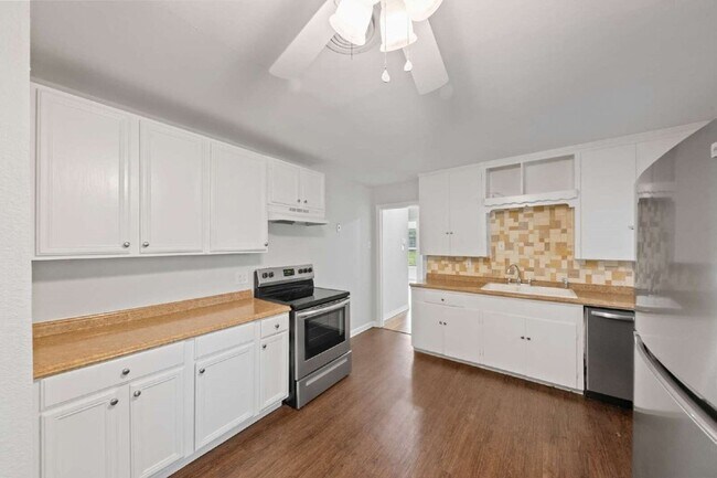 Building Photo - 5601 N Schilder Dr