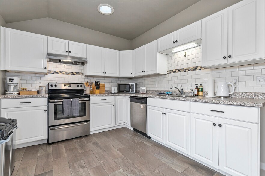 Building Photo - 509 N Lawe St