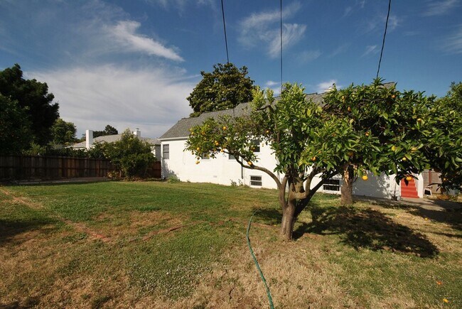 Building Photo - Beautiful and Charming 3 Bedroom 2 Bath Home in Vallejo with Views!